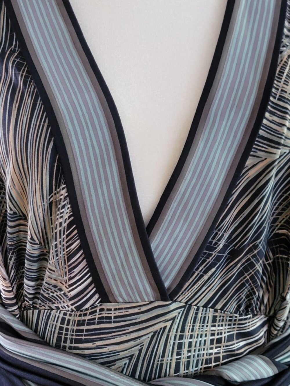 BCBGMAXAZRIA PULLOVER TOP - Picture 2 of 12